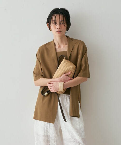 qualite（カリテ）の「【接触冷感・セットアップ対応】レーヨンストレッチニットジャケット　夏服　オフィスカジュアル　きれいめ　羽織り（テーラードジャケット・レディース・グレー系その他2/ダークベージュ・フリー）」の17枚目の写真