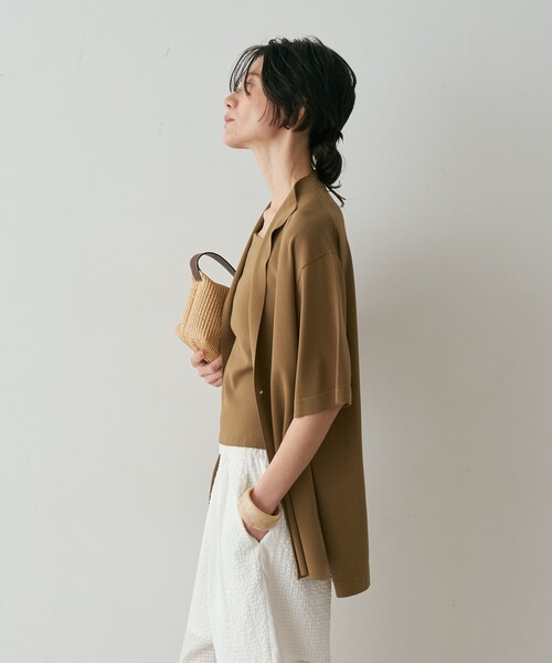 qualite（カリテ）の「【接触冷感・セットアップ対応】レーヨンストレッチニットジャケット　夏服　オフィスカジュアル　きれいめ　羽織り（テーラードジャケット・レディース・グレー系その他2/ダークベージュ・フリー）」の20枚目の写真