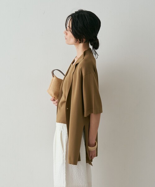 qualite（カリテ）の「【接触冷感・セットアップ対応】レーヨンストレッチニットジャケット　夏服　オフィスカジュアル　きれいめ　羽織り（テーラードジャケット・レディース・グレー系その他2/ダークベージュ・フリー）」の21枚目の写真