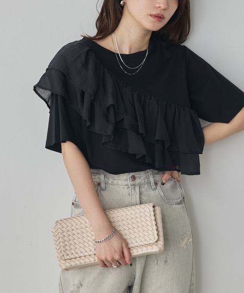 hunch（ハンチ）の「コンパクトスムース フリルデザイントップス（Tシャツ/カットソー・レディース・ダークカーキ/ブラック/オフホワイト・FREE）」の2枚目の写真