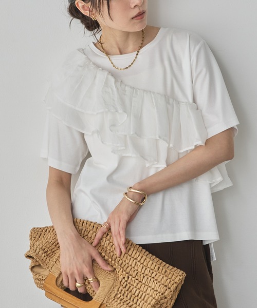 hunch（ハンチ）の「コンパクトスムース フリルデザイントップス（Tシャツ/カットソー・レディース・ダークカーキ/ブラック/オフホワイト・FREE）」の6枚目の写真