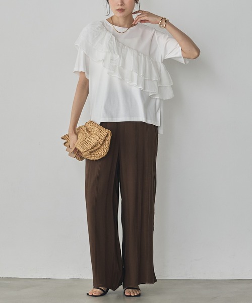 hunch（ハンチ）の「コンパクトスムース フリルデザイントップス（Tシャツ/カットソー・レディース・ダークカーキ/ブラック/オフホワイト・FREE）」の9枚目の写真