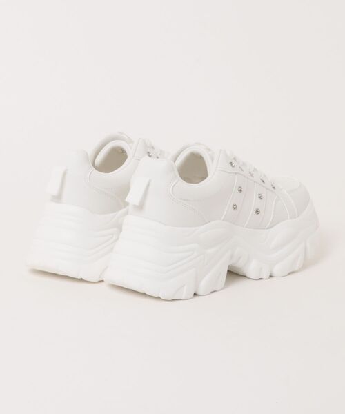 Shoes in Closet（シューズインクローゼット）の「【新登場】☆かわいく盛れる +6.5㎝ 軽量 厚底 ボリュームソール ビジューつき スニーカー 2926（スニーカー・レディース・ホワイト/ブラック/アイボリー・L/S/M/3L/LL）」の4枚目の写真