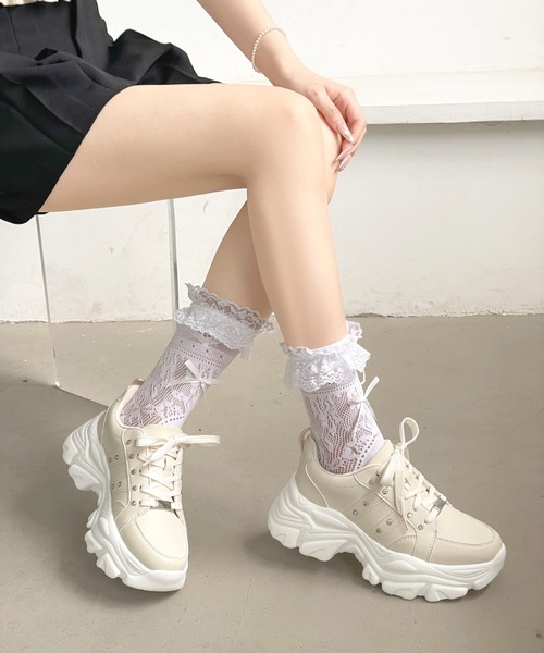 Shoes in Closet（シューズインクローゼット）の「【新登場】☆かわいく盛れる +6.5㎝ 軽量 厚底 ボリュームソール ビジューつき スニーカー 2926（スニーカー・レディース・ホワイト/ブラック/アイボリー・L/S/M/3L/LL）」の11枚目の写真