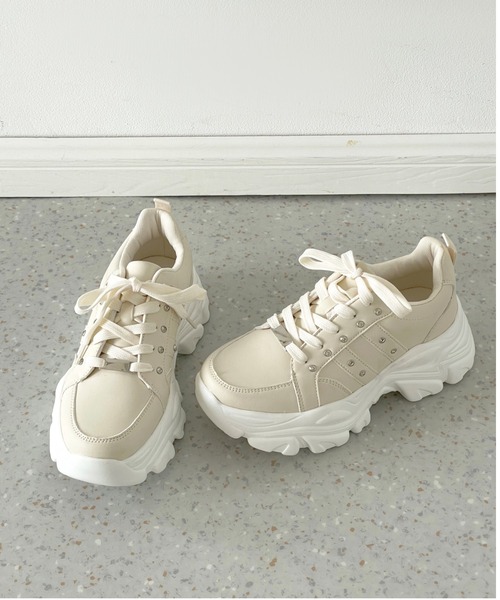 Shoes in Closet（シューズインクローゼット）の「【新登場】☆かわいく盛れる +6.5㎝ 軽量 厚底 ボリュームソール ビジューつき スニーカー 2926（スニーカー・レディース・ホワイト/ブラック/アイボリー・L/S/M/3L/LL）」の15枚目の写真