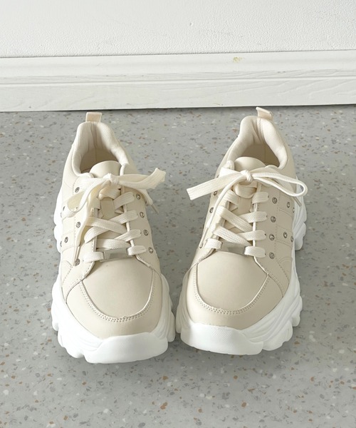 Shoes in Closet（シューズインクローゼット）の「【新登場】☆かわいく盛れる +6.5㎝ 軽量 厚底 ボリュームソール ビジューつき スニーカー 2926（スニーカー・レディース・ホワイト/ブラック/アイボリー・L/S/M/3L/LL）」の16枚目の写真