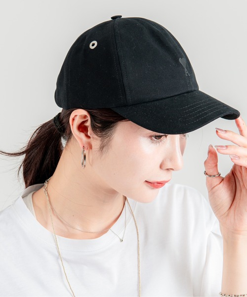 AMI Alexandre Mattiussi(アミアレクサンドルマテュッシ)の「【Ami Paris】コットン Ami de Coeur エンブロイダリー キャップ ロゴ刺繍 ユニセックス(キャップ・レディース・ブラック・FREE)」の6枚目の写真