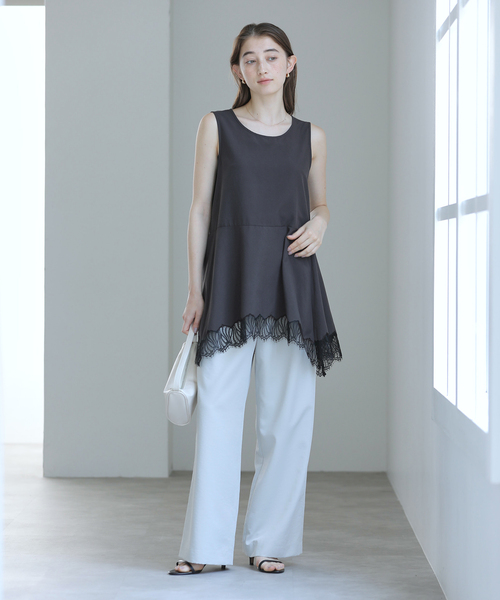La TOTALITE(ラトータリテ)の「《追加》【洗える】CHIGNON/シニヨン ヘムレースサテンタンク(シャツ/ブラウス・レディース・ベージュ/ホワイト/ブラック・FREE)」の4枚目の写真