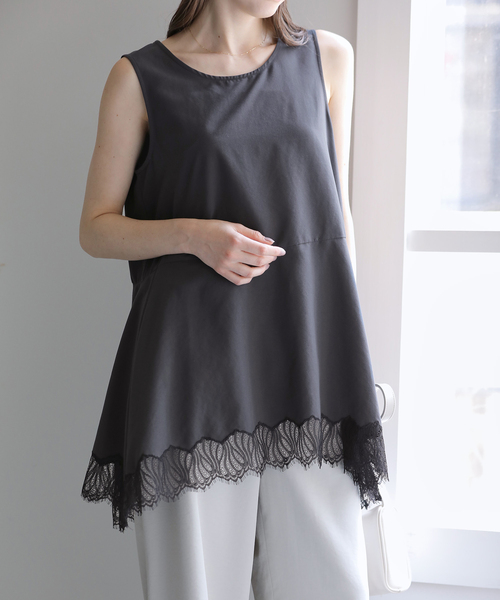 La TOTALITE(ラトータリテ)の「《追加》【洗える】CHIGNON/シニヨン ヘムレースサテンタンク(シャツ/ブラウス・レディース・ベージュ/ホワイト/ブラック・FREE)」の7枚目の写真
