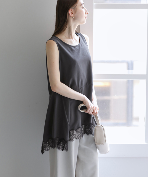 La TOTALITE(ラトータリテ)の「《追加》【洗える】CHIGNON/シニヨン ヘムレースサテンタンク(シャツ/ブラウス・レディース・ベージュ/ホワイト/ブラック・FREE)」の8枚目の写真