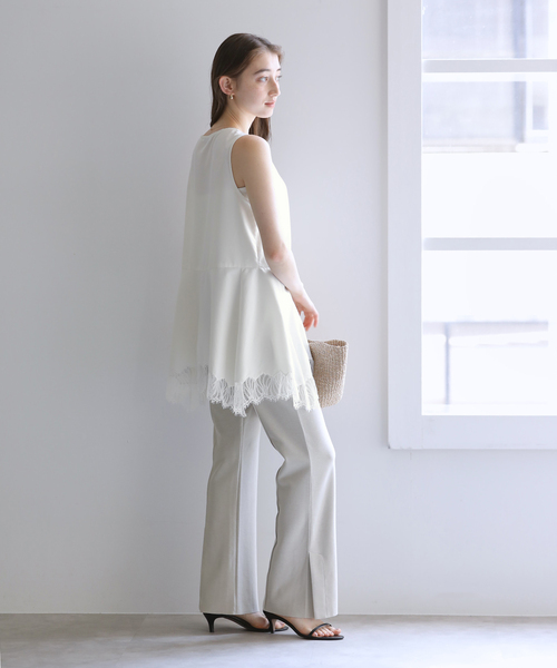 La TOTALITE(ラトータリテ)の「《追加》【洗える】CHIGNON/シニヨン ヘムレースサテンタンク(シャツ/ブラウス・レディース・ベージュ/ホワイト/ブラック・FREE)」の11枚目の写真
