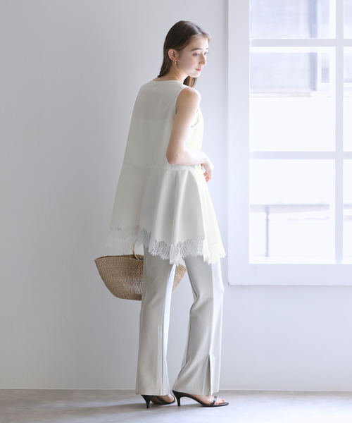 La TOTALITE(ラトータリテ)の「《追加》【洗える】CHIGNON/シニヨン ヘムレースサテンタンク(シャツ/ブラウス・レディース・ベージュ/ホワイト/ブラック・FREE)」の12枚目の写真