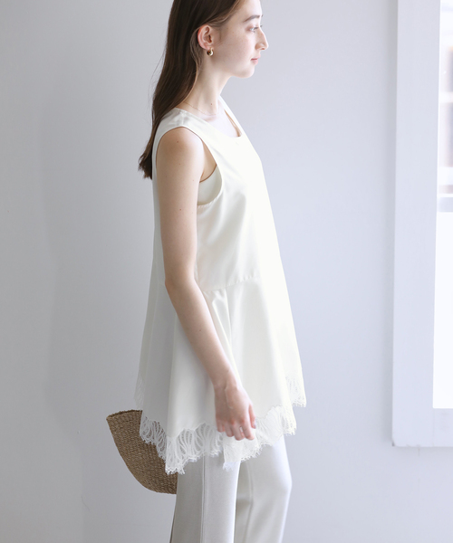 La TOTALITE(ラトータリテ)の「《追加》【洗える】CHIGNON/シニヨン ヘムレースサテンタンク(シャツ/ブラウス・レディース・ベージュ/ホワイト/ブラック・FREE)」の15枚目の写真