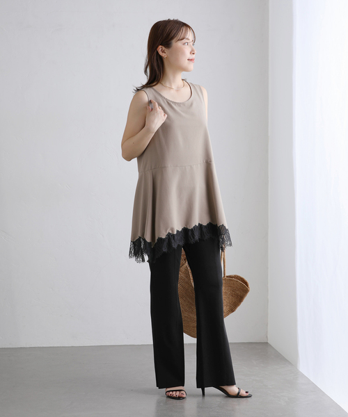 La TOTALITE(ラトータリテ)の「《追加》【洗える】CHIGNON/シニヨン ヘムレースサテンタンク(シャツ/ブラウス・レディース・ベージュ/ホワイト/ブラック・FREE)」の21枚目の写真