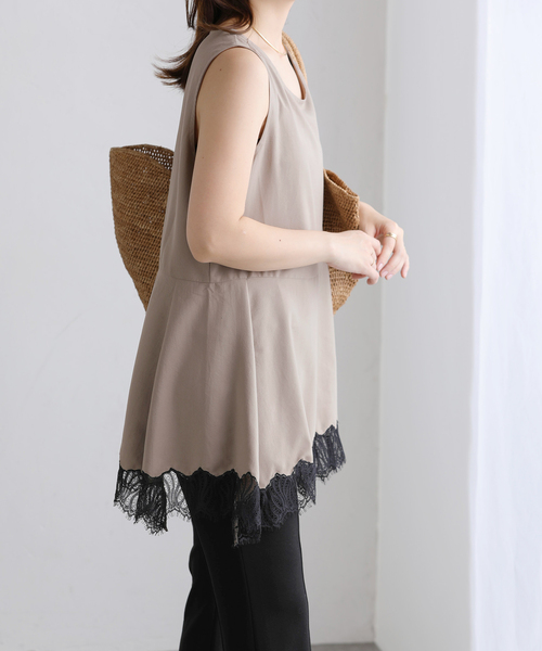 La TOTALITE(ラトータリテ)の「《追加》【洗える】CHIGNON/シニヨン ヘムレースサテンタンク(シャツ/ブラウス・レディース・ベージュ/ホワイト/ブラック・FREE)」の18枚目の写真