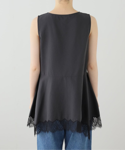 La TOTALITE(ラトータリテ)の「《追加》【洗える】CHIGNON/シニヨン ヘムレースサテンタンク(シャツ/ブラウス・レディース・ベージュ/ホワイト/ブラック・FREE)」の14枚目の写真