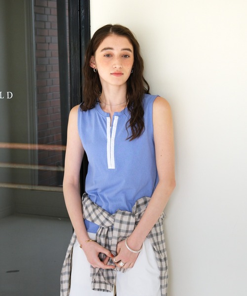 GEORGE'S(ジョージズ)の「ホックヘンリーノースリーブプルオーバー(Tシャツ/カットソー・レディース・オフホワイト/ブラック/ブルー/グレー・FREE)」の1枚目の写真