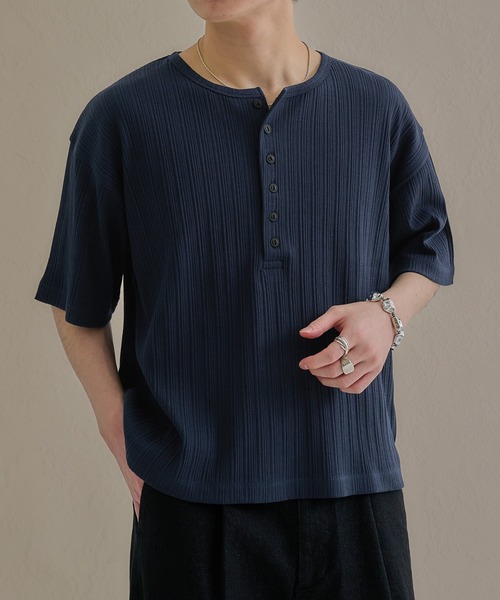 epnok(エプノック)の「テクスチャードディープヘンリーネックルーズ半袖Tee(Tシャツ/カットソー・メンズ・ベージュ/レッド/グレー/ネイビー/ブラック・MEDIUM/SMALL/LARGE)」の4枚目の写真