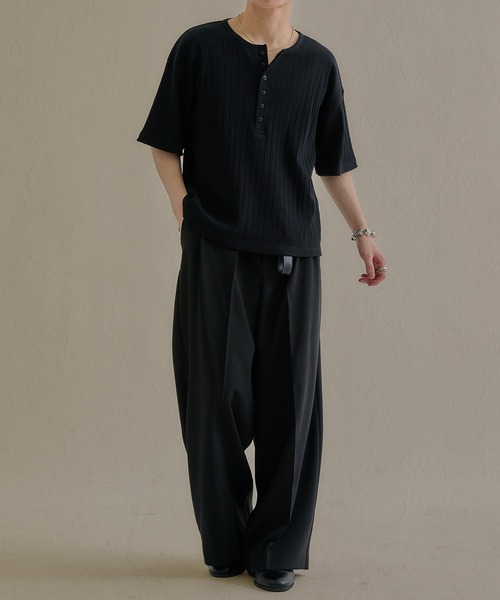 epnok(エプノック)の「テクスチャードディープヘンリーネックルーズ半袖Tee(Tシャツ/カットソー・メンズ・ベージュ/レッド/グレー/ネイビー/ブラック・MEDIUM/SMALL/LARGE)」の9枚目の写真