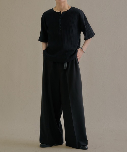 epnok(エプノック)の「テクスチャードディープヘンリーネックルーズ半袖Tee(Tシャツ/カットソー・メンズ・ベージュ/レッド/グレー/ネイビー/ブラック・MEDIUM/SMALL/LARGE)」の10枚目の写真