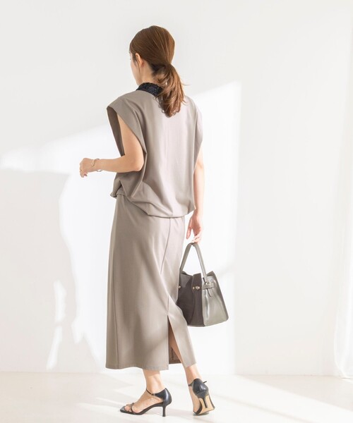 NOLLEY’S(ノーリーズ)の「《セットアップ対応/接触冷感》【BECシリーズ】ウォッシャブルハイスペックジャージノースリーブ(Tシャツ/カットソー・レディース・ベージュ/ホワイト/ブラック・38)」の11枚目の写真