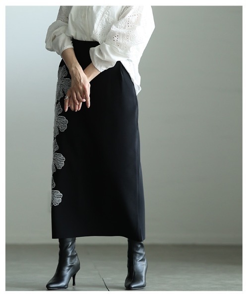 Sawa a la mode（サワアラモード）の「アシンメトリー花柄刺繍ナロースカート（スカート・レディース・ブラック/ブルー・FREE）」の22枚目の写真