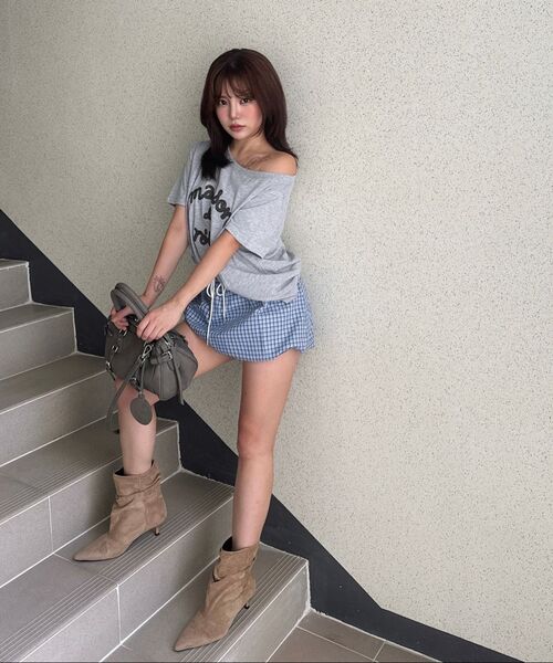 ROLAROLA（ロラロラ）の「MAISON DE ROLA EMBROIDERY OFF SHOULDER T-SHIRT GRAY（Tシャツ/カットソー・レディース・グレー・FREE）」の3枚目の写真