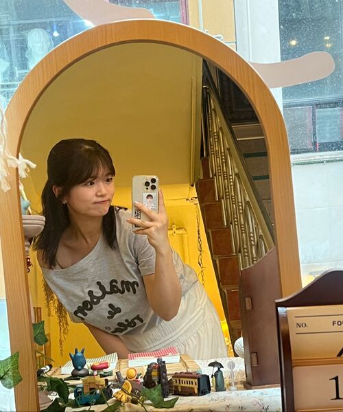 ROLAROLA（ロラロラ）の「MAISON DE ROLA EMBROIDERY OFF SHOULDER T-SHIRT GRAY（Tシャツ/カットソー・レディース・グレー・FREE）」の4枚目の写真
