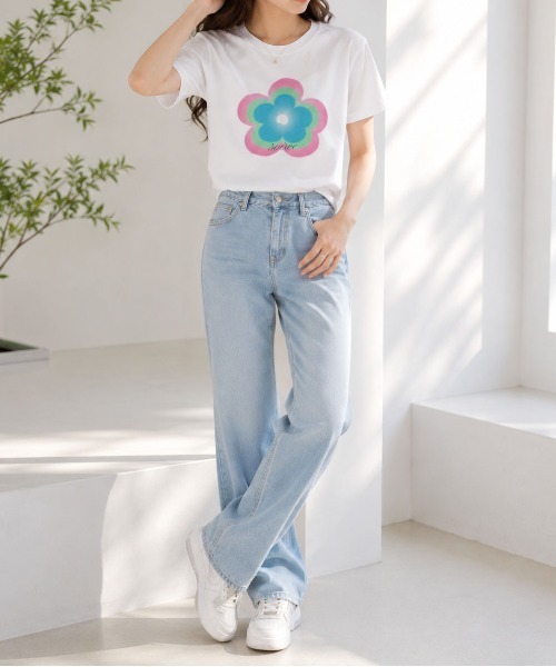 ＆soiree（アンドソワレ）の「【シルエット選べる2サイズ】【&soiree】ニュアンスフラワーTシャツ（Tシャツ/カットソー・レディース・グリーン/ブルー/ピンク・MEDIUM/FREE）」の5枚目の写真