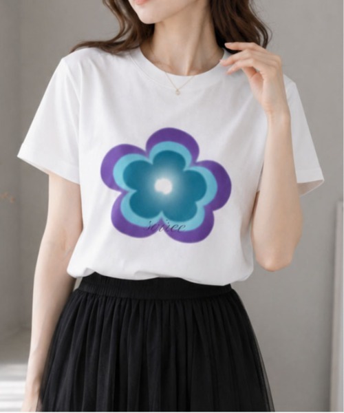 ＆soiree（アンドソワレ）の「【シルエット選べる2サイズ】【&soiree】ニュアンスフラワーTシャツ（Tシャツ/カットソー・レディース・グリーン/ブルー/ピンク・MEDIUM/FREE）」の6枚目の写真