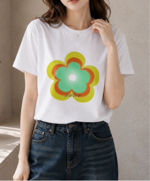 ＆soiree（アンドソワレ）の「【シルエット選べる2サイズ】【&soiree】ニュアンスフラワーTシャツ（Tシャツ/カットソー・レディース・グリーン/ブルー/ピンク・MEDIUM/FREE）」の8枚目の写真