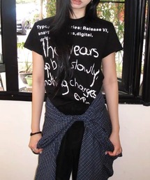 Vipoa（ヴィポア）の「Message graphic logo tee（Tシャツ/カットソー）」