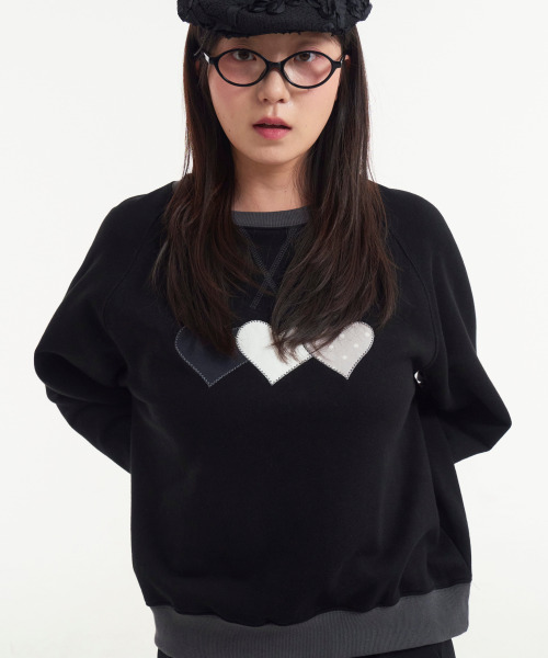 ROGIN N ROSIE(ロギンエンロージー)の「Heart Patch Sweatshirt Black Charcoal(スウェット・レディース・その他・FREE)」の2枚目の写真