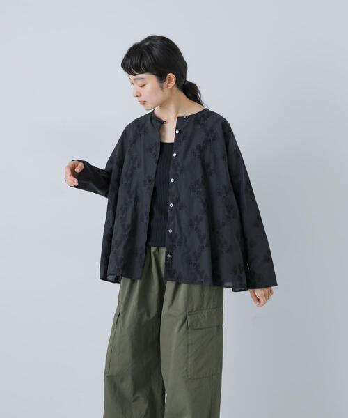 かぐれ(カグレ)の「コットンエンブロイダリーAラインシャツ(シャツ/ブラウス・レディース・ブラック/オフホワイト・FREE)」の14枚目の写真