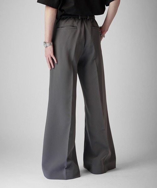 Lui's(ルイス)の「【Neucon】PINTUCK WIDE FLARE SLACKS / ピンタックワイドフレアスラックスパンツ(スラックス・メンズ・ブラック/チャコールグレー・2/1)」の18枚目の写真