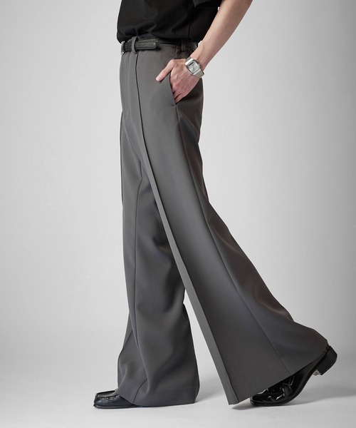 Lui's(ルイス)の「【Neucon】PINTUCK WIDE FLARE SLACKS / ピンタックワイドフレアスラックスパンツ(スラックス・メンズ・ブラック/チャコールグレー・2/1)」の17枚目の写真