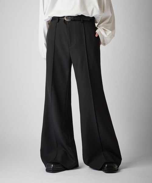 Lui's(ルイス)の「【Neucon】PINTUCK WIDE FLARE SLACKS / ピンタックワイドフレアスラックスパンツ(スラックス・メンズ・ブラック/チャコールグレー・2/1)」の4枚目の写真
