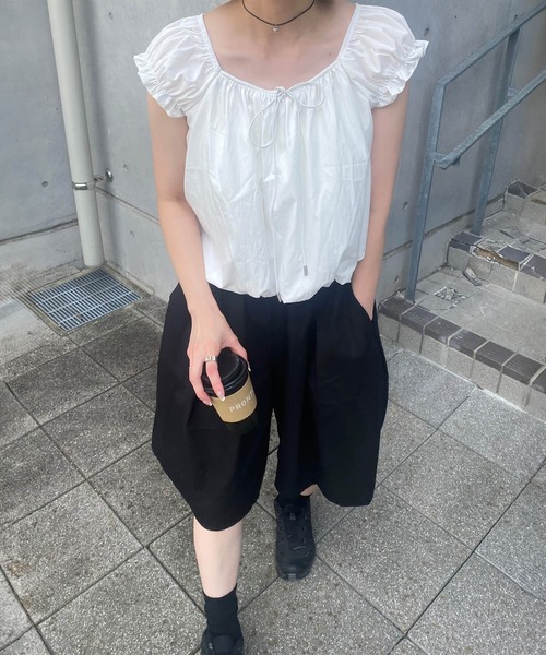 ISOOK(アイスー)の「フリルバルーンブラウス(kiharu select) / 2way オフショルダー パフスリーブ フレンチスリーブ リボン シアー 透け感(シャツ/ブラウス・レディース・ブラック/ホワイト・FREE)」の2枚目の写真