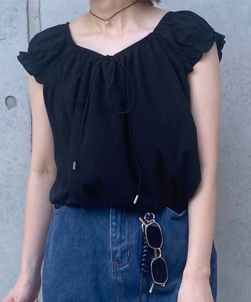ISOOK(アイスー)の「フリルバルーンブラウス(kiharu select) / 2way オフショルダー パフスリーブ フレンチスリーブ リボン シアー 透け感(シャツ/ブラウス・レディース・ブラック/ホワイト・FREE)」の1枚目の写真