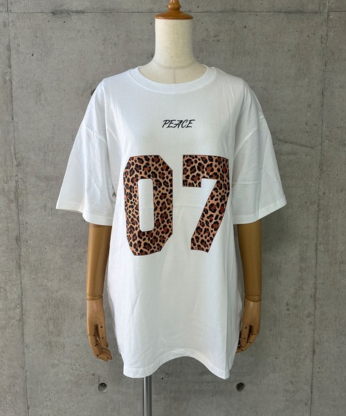 GLAMOROUS JANE(グラマラスジェーン)の「レオパード柄ナンバリングTシャツ(Tシャツ/カットソー・レディース・グレー/ホワイト/ブラック・FREE)」の10枚目の写真