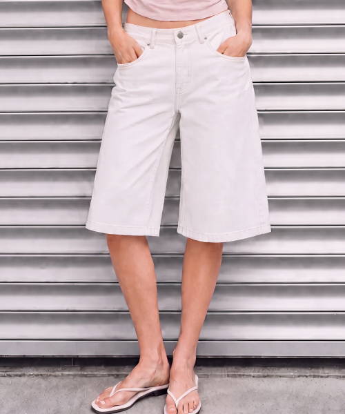NICK&NICOLE(ニックアンドニコール)の「BUTTERFLY DENIM BERMUDA PANTS_IVORY(デニムパンツ・レディース・その他・SMALL/MEDIUM/LARGE)」の1枚目の写真