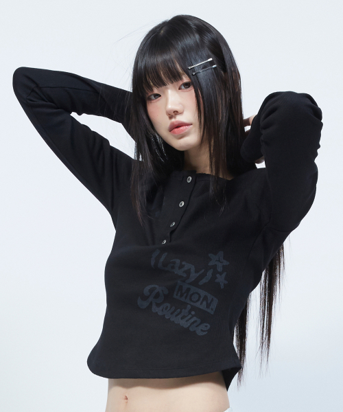 LMR（エルエムアール）の「レタリンググラフィックワッフルヘンリーネック長袖TシャツBLACK（Tシャツ/カットソー・レディース・ブラック・MEDIUM/SMALL）」の7枚目の写真