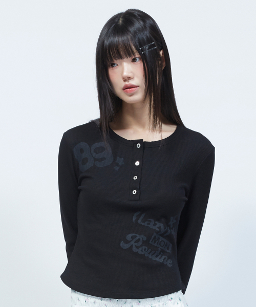 LMR（エルエムアール）の「レタリンググラフィックワッフルヘンリーネック長袖TシャツBLACK（Tシャツ/カットソー・レディース・ブラック・MEDIUM/SMALL）」の9枚目の写真