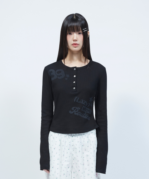 LMR（エルエムアール）の「レタリンググラフィックワッフルヘンリーネック長袖TシャツBLACK（Tシャツ/カットソー・レディース・ブラック・MEDIUM/SMALL）」の11枚目の写真
