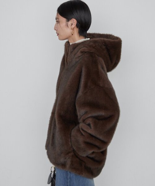 LOUNGEDRESS（ラウンジドレス）の「《WEB限定》フードフェイクファーブルゾン（ブルゾン・レディース・ブラウン/ベージュ・36/38）」の7枚目の写真