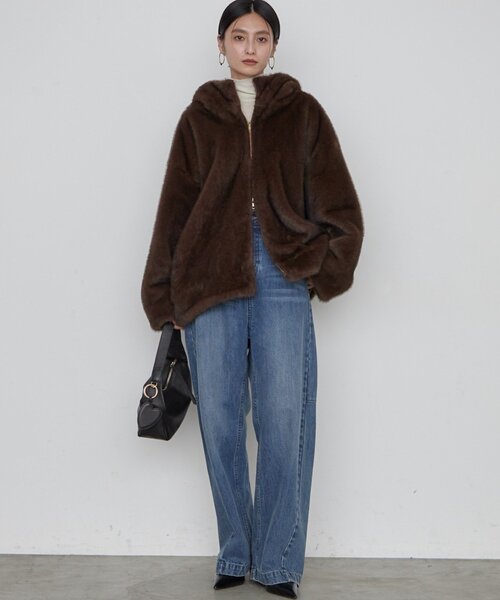 LOUNGEDRESS（ラウンジドレス）の「《WEB限定》フードフェイクファーブルゾン（ブルゾン・レディース・ブラウン/ベージュ・36/38）」の9枚目の写真
