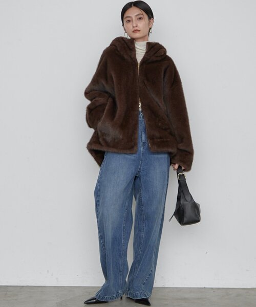 LOUNGEDRESS（ラウンジドレス）の「《WEB限定》フードフェイクファーブルゾン（ブルゾン・レディース・ブラウン/ベージュ・36/38）」の10枚目の写真