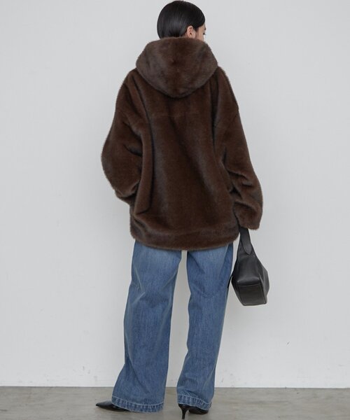 LOUNGEDRESS（ラウンジドレス）の「《WEB限定》フードフェイクファーブルゾン（ブルゾン・レディース・ブラウン/ベージュ・36/38）」の12枚目の写真