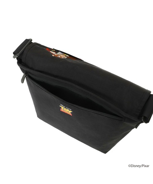 Manhattan Portage（マンハッタンポーテージ）の「NYLON MESSENGER BAG JR (SM) BP W/DIV MGNT 500D CORDURA / TOY / 26（メッセンジャーバッグ・レディース・ブラック・SMALL）」の8枚目の写真