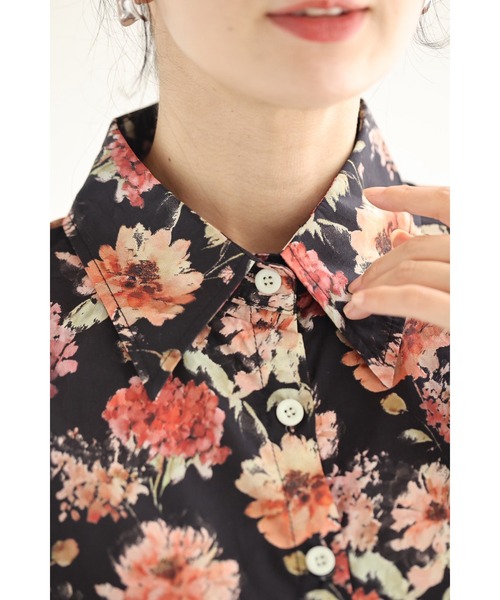 cawaii(カワイイ)の「月灯りに浮かぶ水彩花シャツトップス(シャツ/ブラウス・レディース・ブラック・FREE)」の2枚目の写真